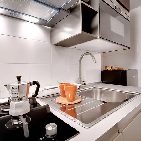 Overlooking Grand Canal Apartment *